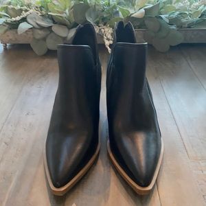 Vince Camuto Gradina Block Heel Leather